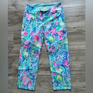 Lilly Pulitzer Luxletic Capri Leggings – Bright Tropical Print